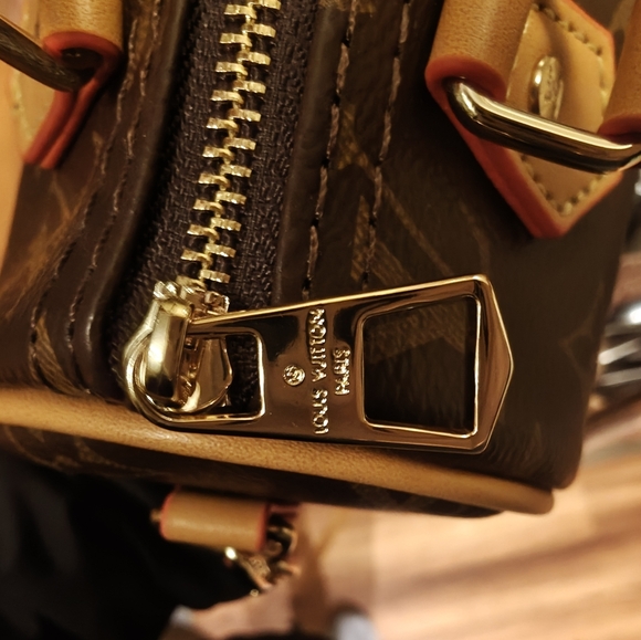 LV Monogram Fashion Bag. - Picture 7 of 8